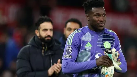 《阿森纳荣耀之战：现役与传奇携手打造震撼TIFO，德比巅峰对决即将上演！》