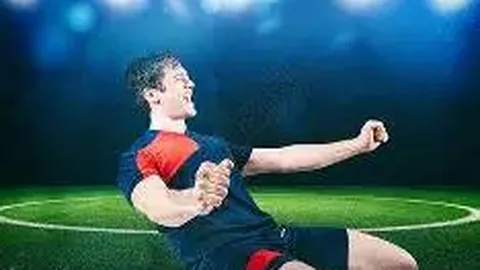 曼联逆袭领跑英超前六，与切尔西并驾齐驱，狼队深陷困境，15轮仅得2分领跑降级区